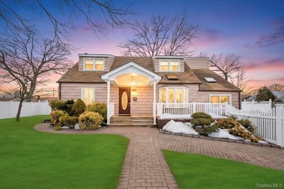 /international/us/361-s-16th-street-lindenhurst-ny-110105876150/