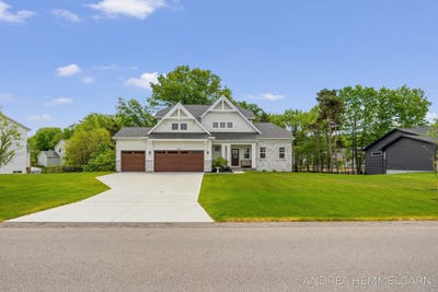 /international/us/3090-thornbury-drive-holland-mi-110108354845/