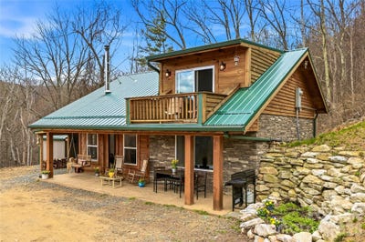 /international/us/131-white-oak-way-hot-springs-nc-110106985956/