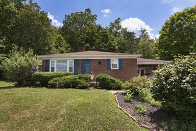 /international/us/220-manor-dr-white-sulphur-springs-wv-110101021908/
