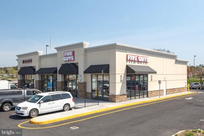 /international/us/145-riverton-commons-drive-front-royal-va-110106255309/