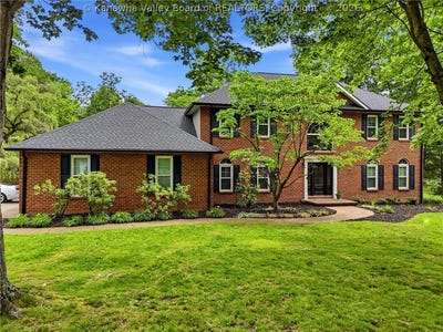 /international/us/14-woodclyffe-road-hurricane-wv-110108439075/
