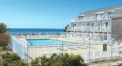 /international/us/241-grand-avenue-falmouth-ma-110103736305/