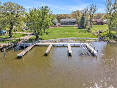/international/us/10371-n-cedar-drive-grand-haven-mi-110099370279/