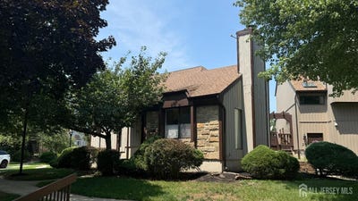 /international/us/24-emerald-lane-old-bridge-nj-110109272170/