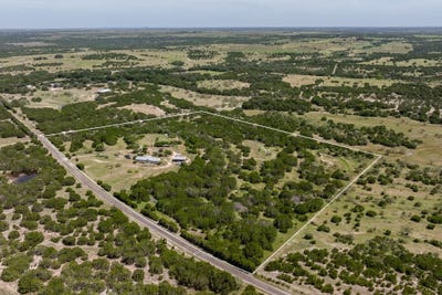 /international/us/6551-cr-208-lampasas-tx-110101405391/