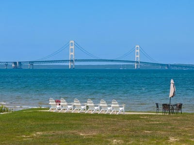 /international/us/20626-northern-lights-lane-mackinaw-city-mi-110101244449/?lang=zh-cn