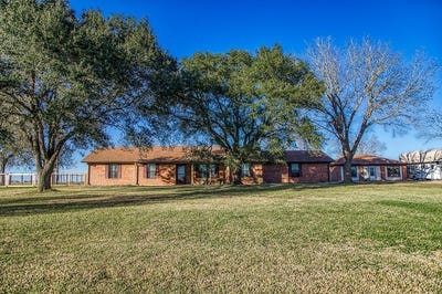 /international/us/12709-farm-to-market-1155-brenham-tx-110104930482/