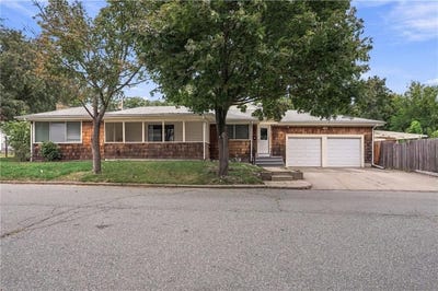 /international/us/19-cooper-street-north-providence-ri-110120097489/