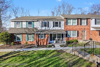 /international/us/109-townhouse-place-roaring-brook-twp-pa-110107438454/
