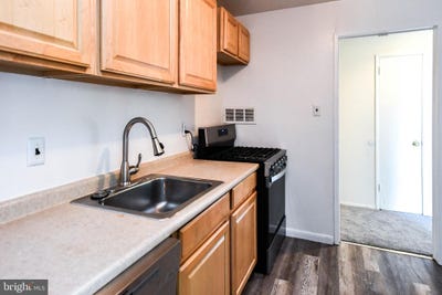 /international/us/7174-donnell-place-district-heights-md-110101198233/