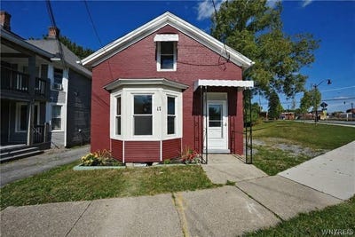 /international/us/17-saint-marys-street-lancaster-ny-110106091671/
