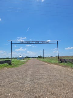 /international/us/2441-county-road-3512-dike-tx-110108911041/