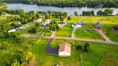 /international/us/w9514-stansbury-road-holcombe-wi-110101180632/