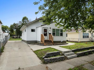 /international/us/1313-s-main-st-minot-nd-110110211610/