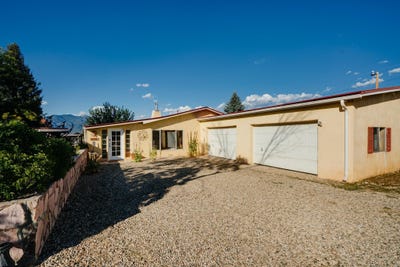 /international/us/139a-dona-ana-rd-ranchos-de-taos-nm-110109396236/