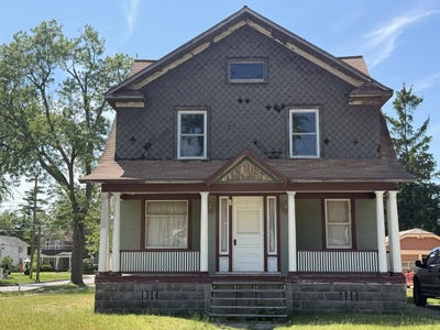 /international/us/1541-clinton-street-muskegon-mi-110108536158/