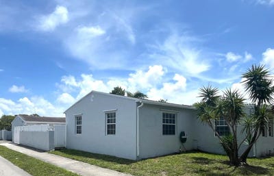 /international/us/2402-rodman-street-hollywood-fl-110100451210/