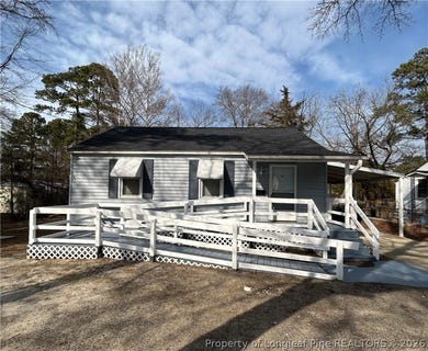 /international/us/503-e-sixth-avenue-raeford-nc-110105725227/