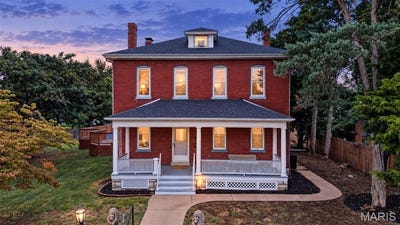/international/us/552-clark-street-st-charles-mo-110110337261/