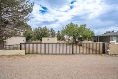 /international/us/304-las-flores-circle-la-mesa-nm-110108769416/
