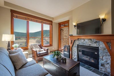/international/us/1750-village-east-road-olympic-valley-ca-110108219165/