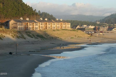 /international/us/33000-cape-kiwanda-drive-pacific-city-or-110104220188/