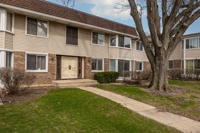 /international/us/3008-roberts-drive-woodridge-il-110106752726/