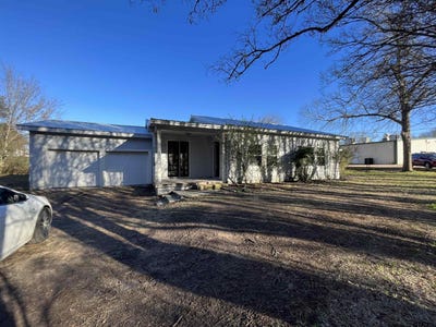 /international/us/108-n-church-st-troup-tx-110107051957/