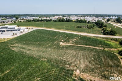 /international/us/5000-maine-street-quincy-il-110102215474/