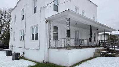 /international/us/228-summerlee-ave-unit-1-oak-hill-wv-110104076364/