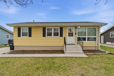 /international/us/1045-25th-street-marion-ia-110107394722/