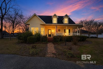 /international/us/124-main-street-monroeville-al-110105285624/