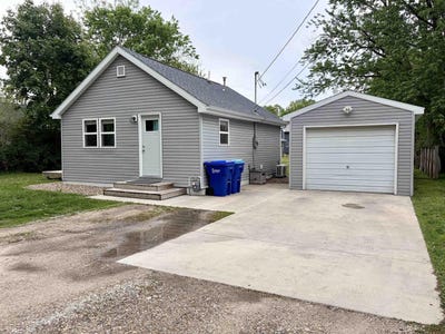 /international/us/400-se-8th-avenue-independence-ia-110108105978/
