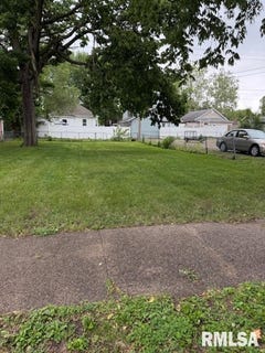 /international/us/415-henrietta-street-pekin-il-110099907445/