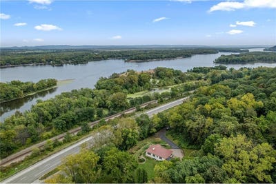 /international/us/24555-highway-61-winona-mn-110102377914/