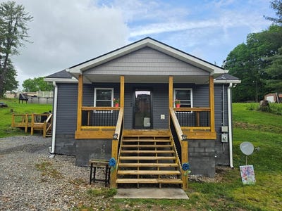 /international/us/127-enterprise-lane-beckley-wv-110108478959/