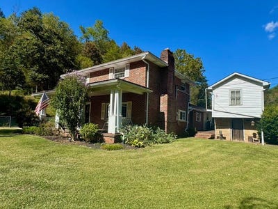 /international/us/4638-arnoldsburg-road-spencer-wv-110106327162/