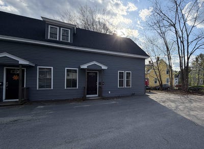 /international/us/4-elm-street-newmarket-nh-110107630671/