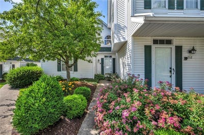 /international/us/254-vista-circle-north-olmsted-oh-110100799924/