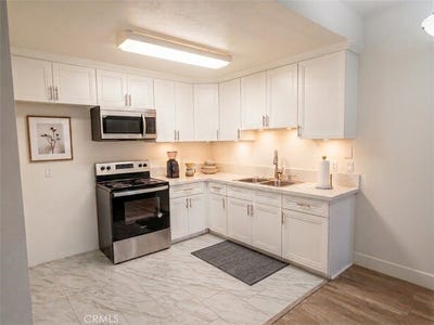 /international/us/6815-remmet-canoga-park-ca-110110363762/