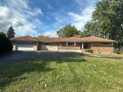 /international/us/7216-leonard-drive-darien-il-110106843662/