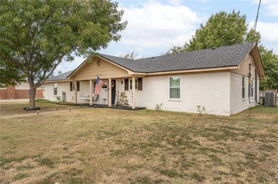 /international/us/104-sherry-lynn-drive-china-spring-tx-110103571681/
