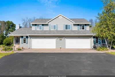 /international/us/903-riverview-drive-little-suamico-wi-110101209954/?lang=en