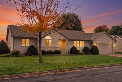/international/us/932-garden-pl-onalaska-wi-110120482716/