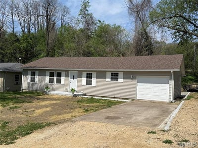 /international/us/407-howard-street-clarksville-mo-110104587174/