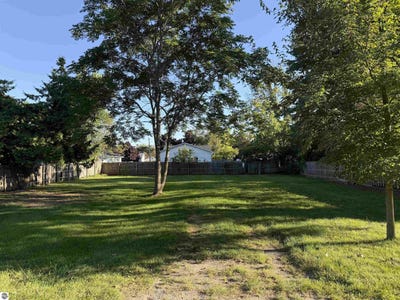 /international/us/406-w-lincoln-avenue-charlevoix-mi-110107254998/