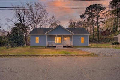 /international/us/403-rose-hill-avenue-clarksville-va-110106926541/