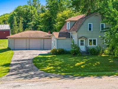 /international/us/6104-bader-road-luxemburg-wi-110109042154/