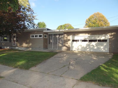 /international/us/1046-n-ringold-street-janesville-wi-110120537685/